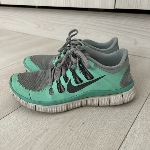 Nike Sneakers - Picture 2 of 4